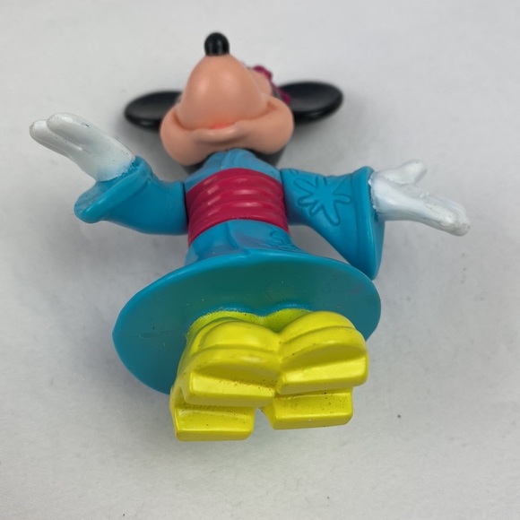 Vintage EUC 1994 Epcot Center adventure at Disney World Minnie in Japan Figure - Picture 2 of 7